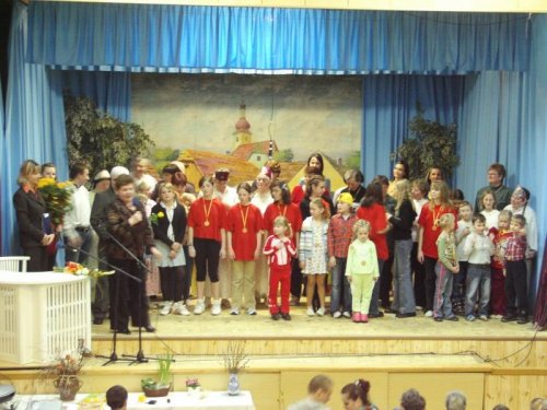 Hraje celá dědina aneb S veselou myslí na nesmysly. - 18.3.2006